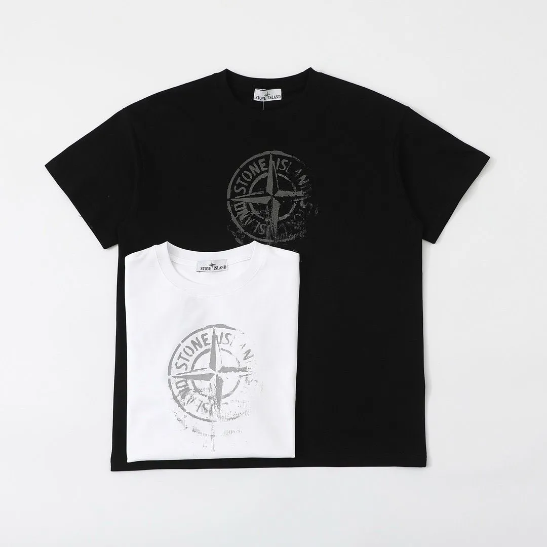 W676#P110💰 [Stone lsland/Stone Island summer new style short-sleeved T-shirt with missing distressed print] ⚠️[Original creation with high control of details] - Made of 260g combed cotton 32-count double yarn, soft and comfortable to the touch, sweat-absorbent and breathable. - Simple, basic and versatile style, original quality, the first choice for couples. - Made in a large factory, four needles and five threads on the shoulder, neatly arranged, high quality workmanship. - Same style for men and women. Very versatile, one piece for everyone, details are clearly visible. Color: Black White Size: M L